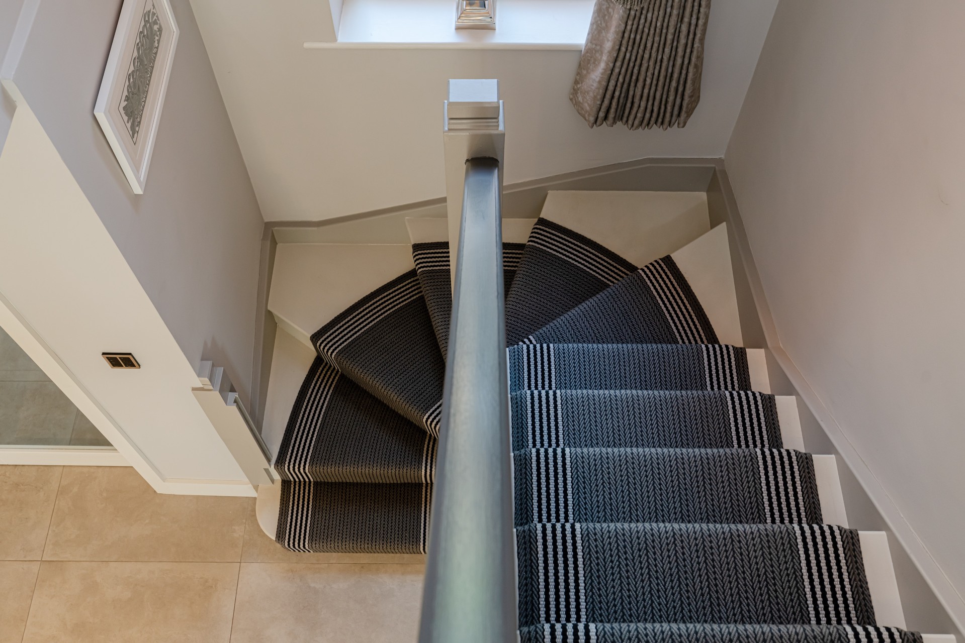 [team] image of teamwork in the studio