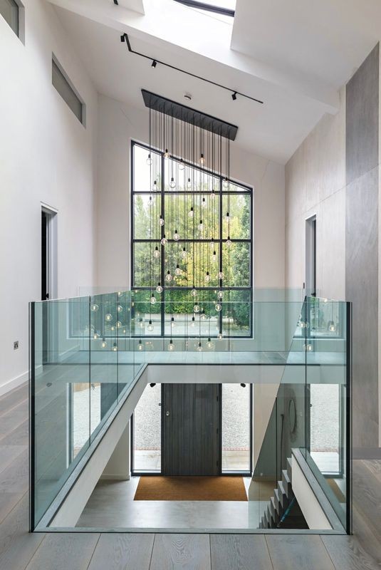 [team] image of teamwork in the studio