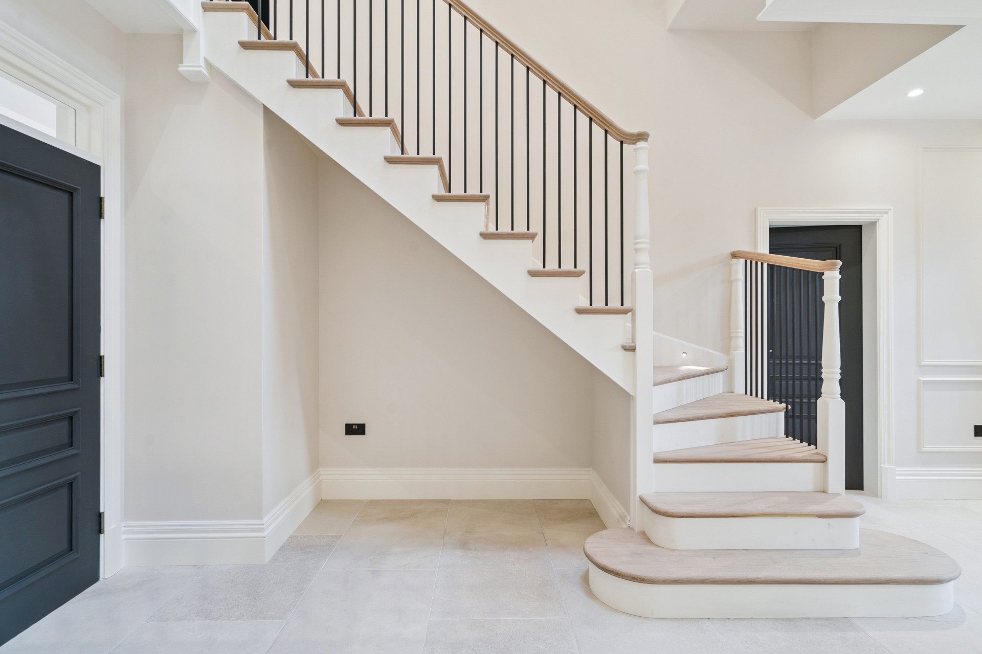 [team] image of teamwork in the studio