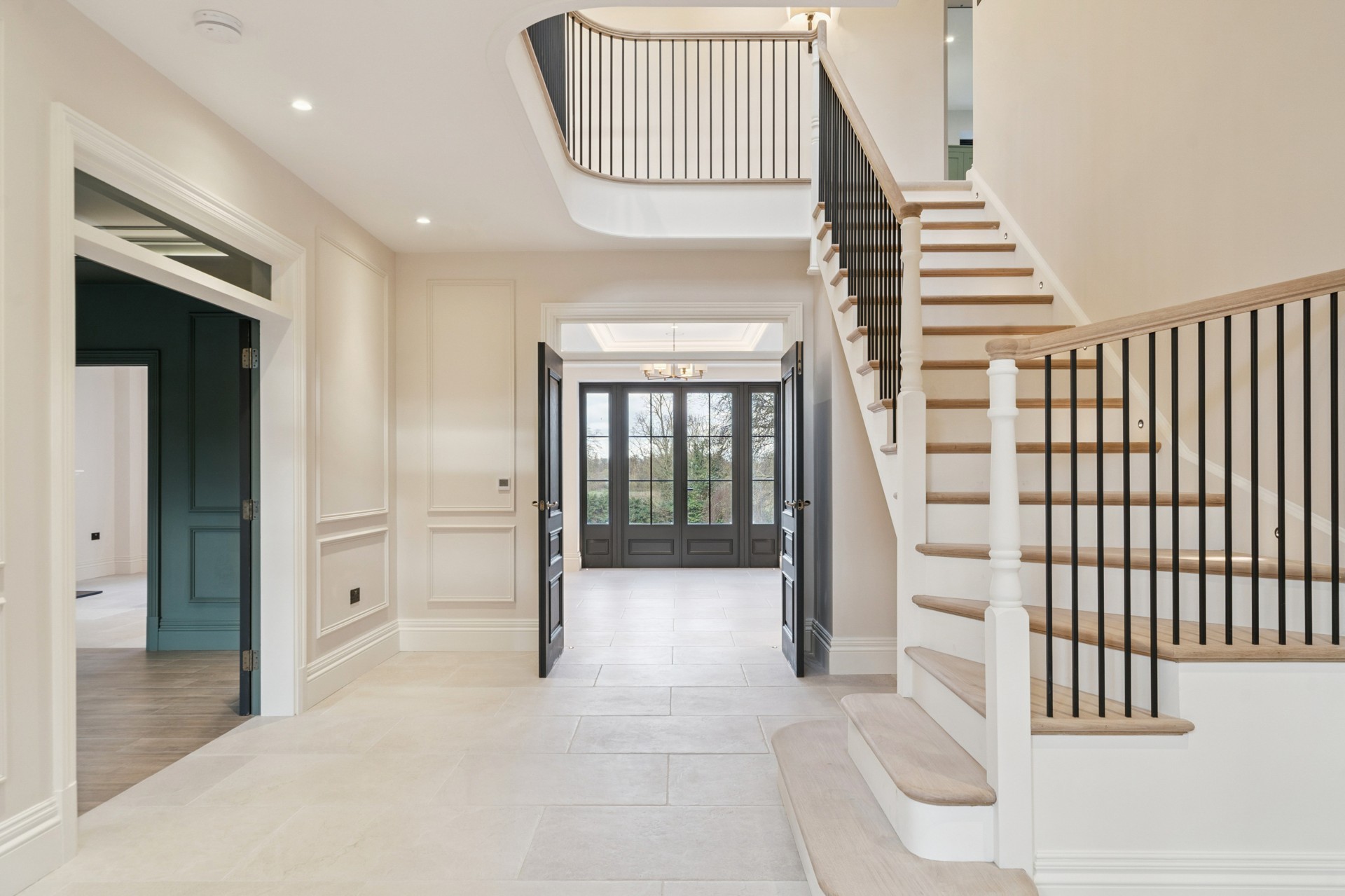 [team] image of teamwork in the studio