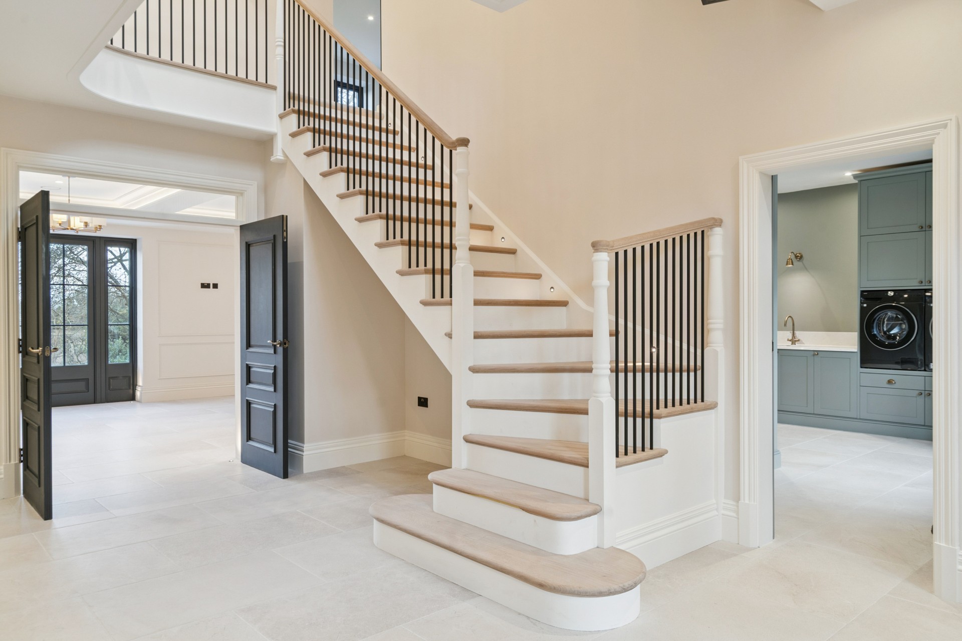 [team] image of teamwork in the studio