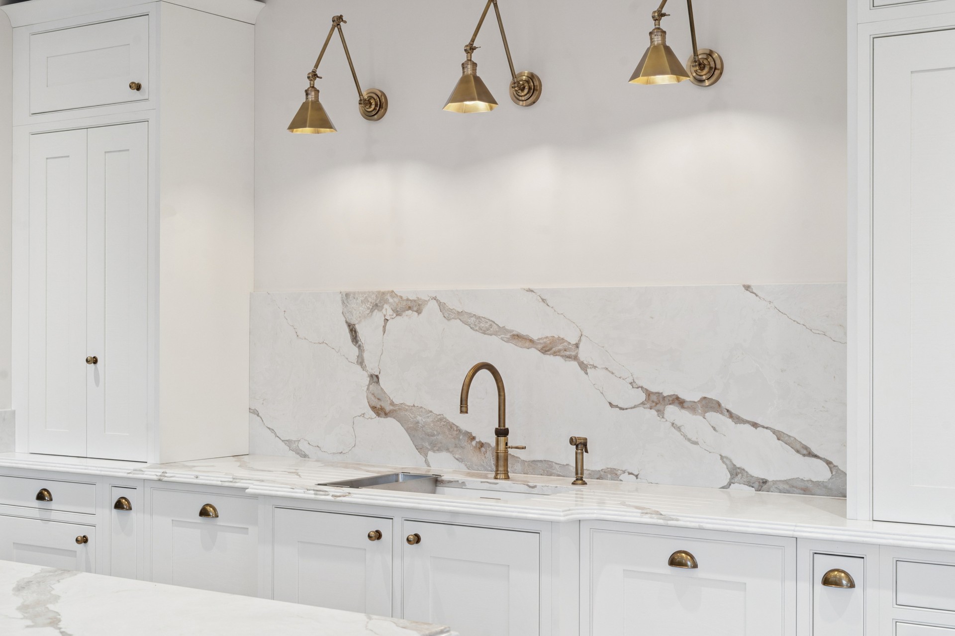 [team] image of teamwork in the studio