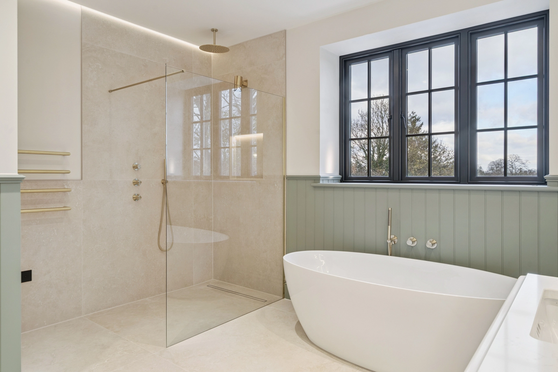 [team] image of teamwork in the studio