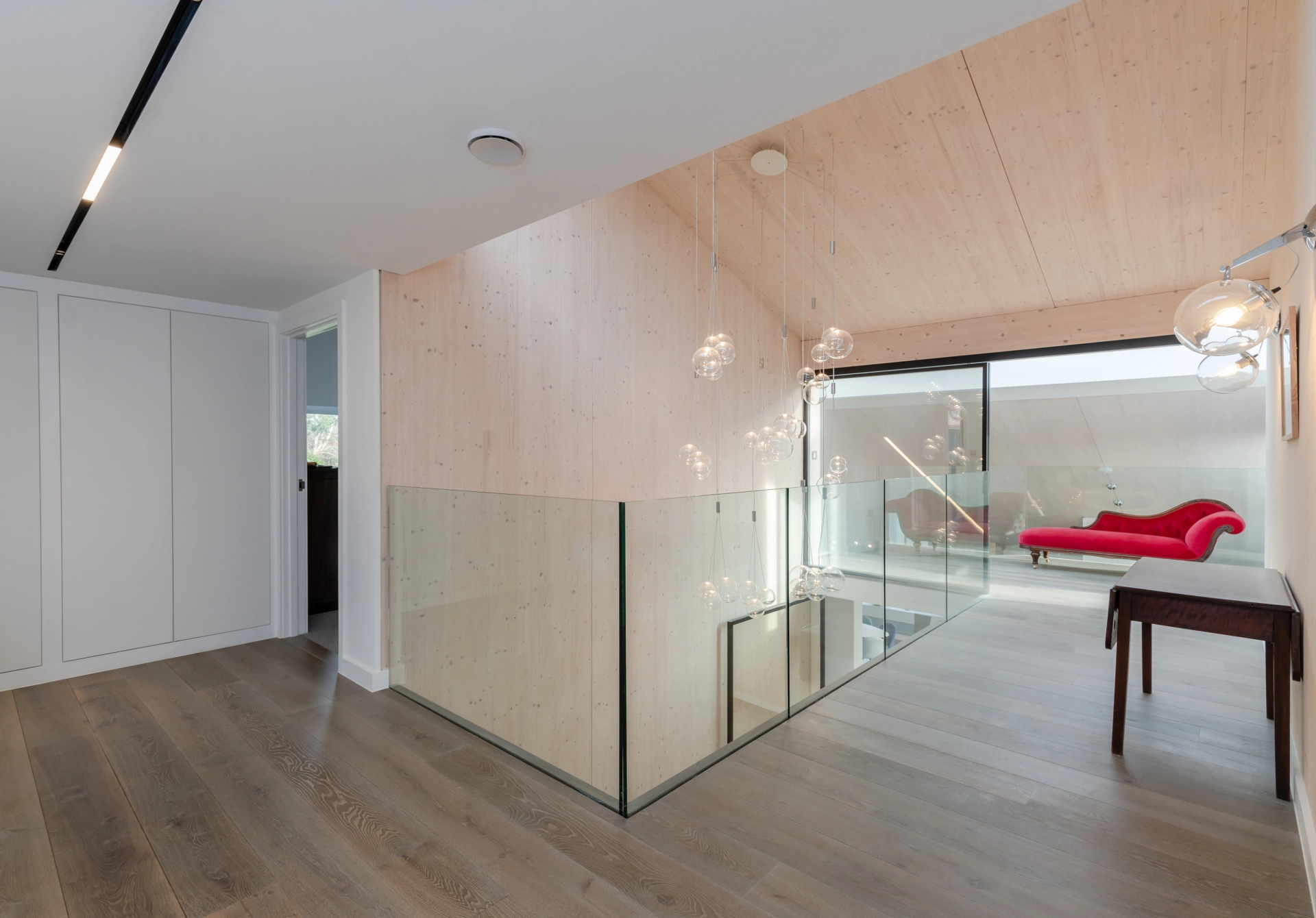 [team] image of teamwork in the studio