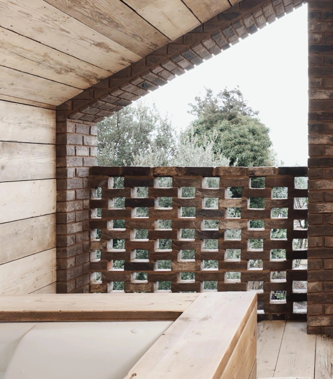 [team] image of teamwork in the studio