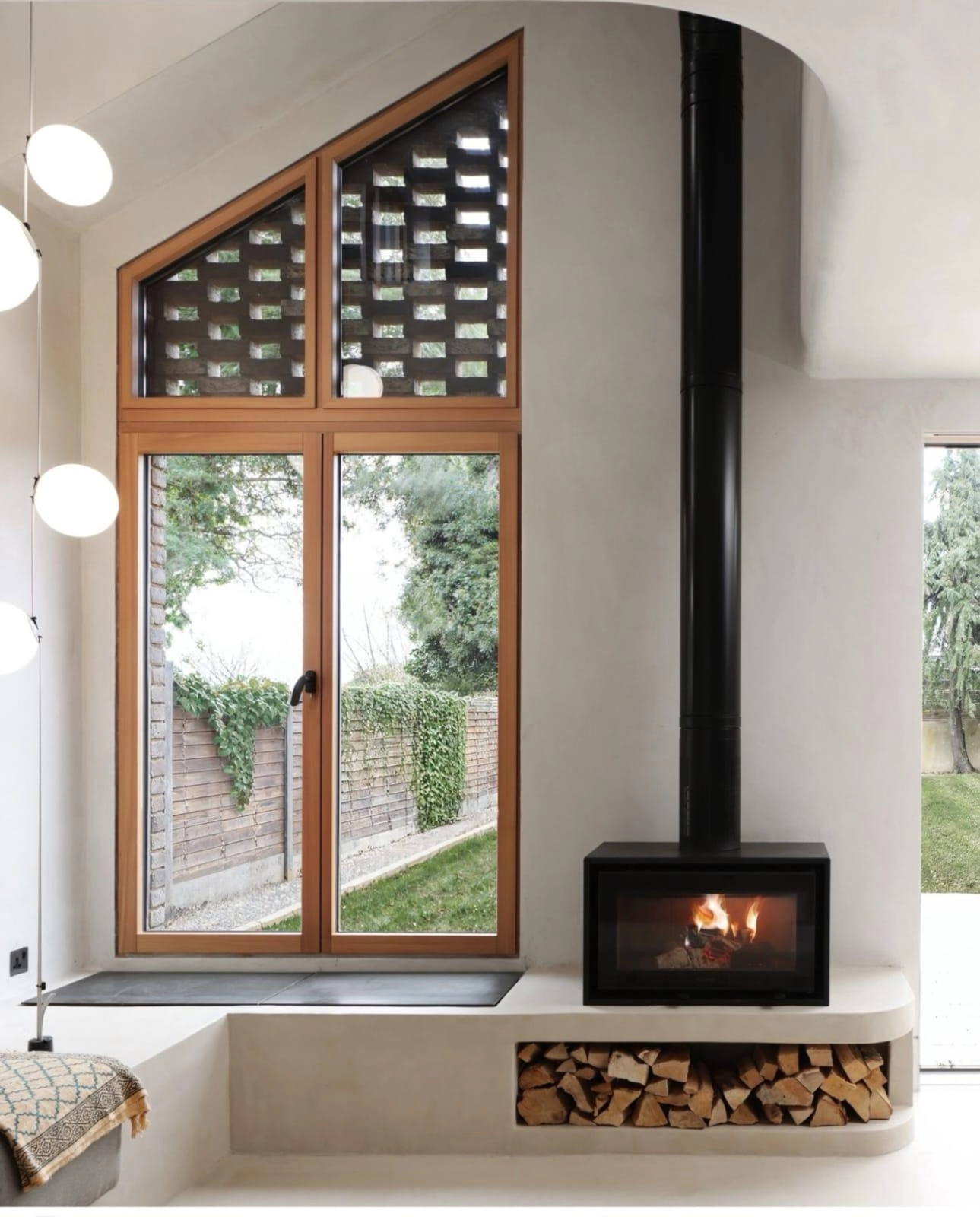 [team] image of teamwork in the studio