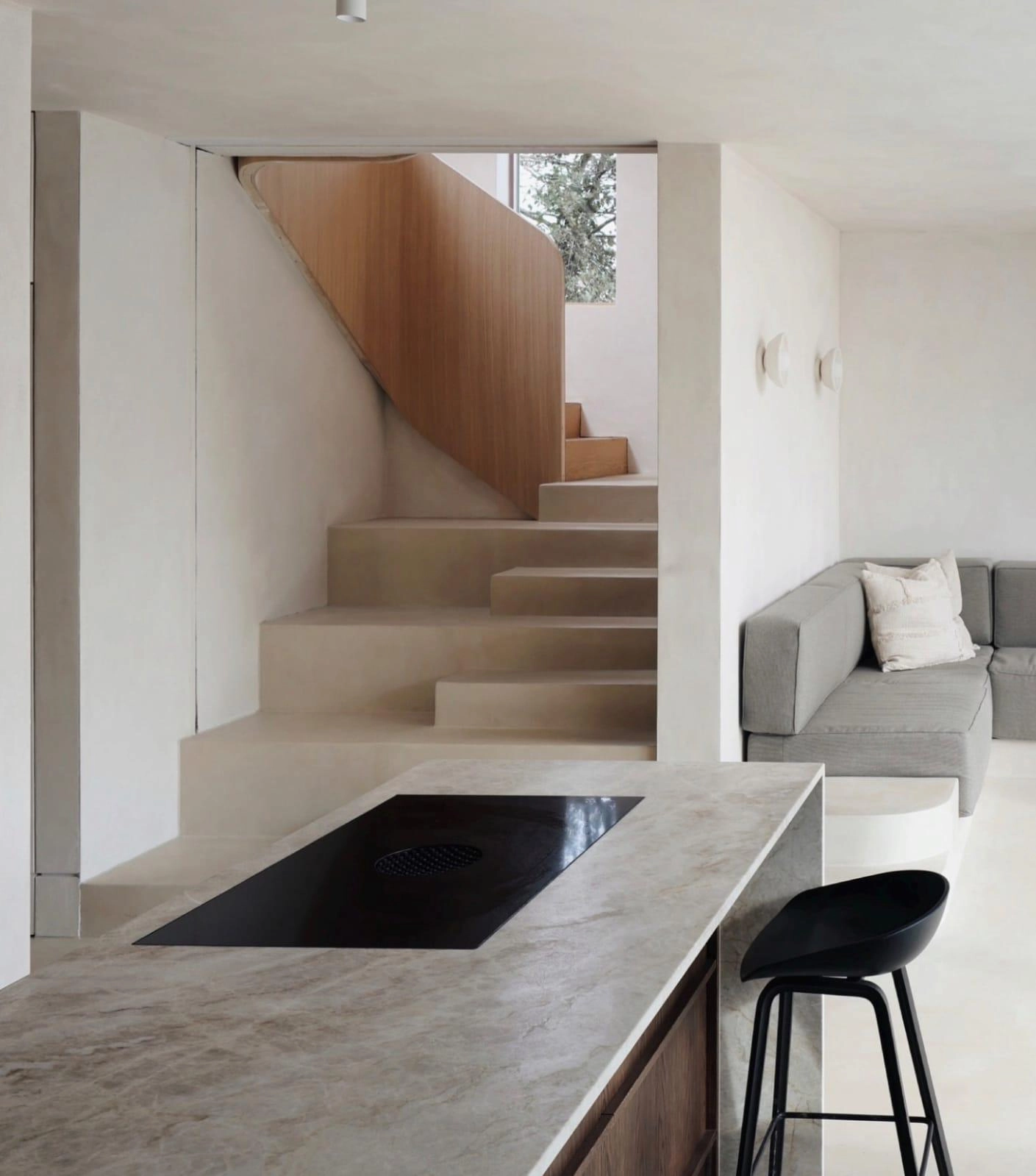 [team] image of teamwork in the studio