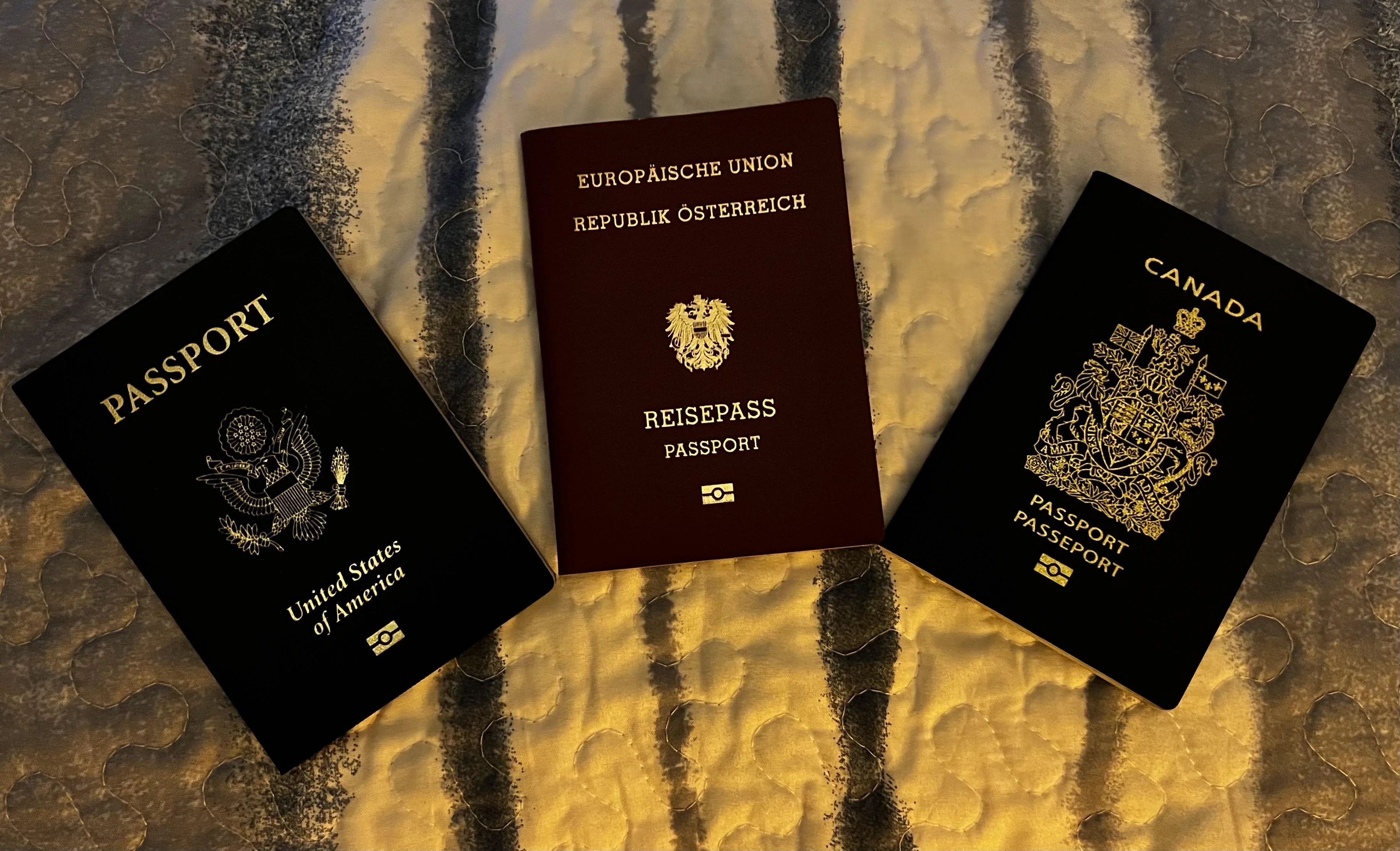  Scenic view of the ocean and mountains from a hilltop, showcasing the natural beauty of the landscape.