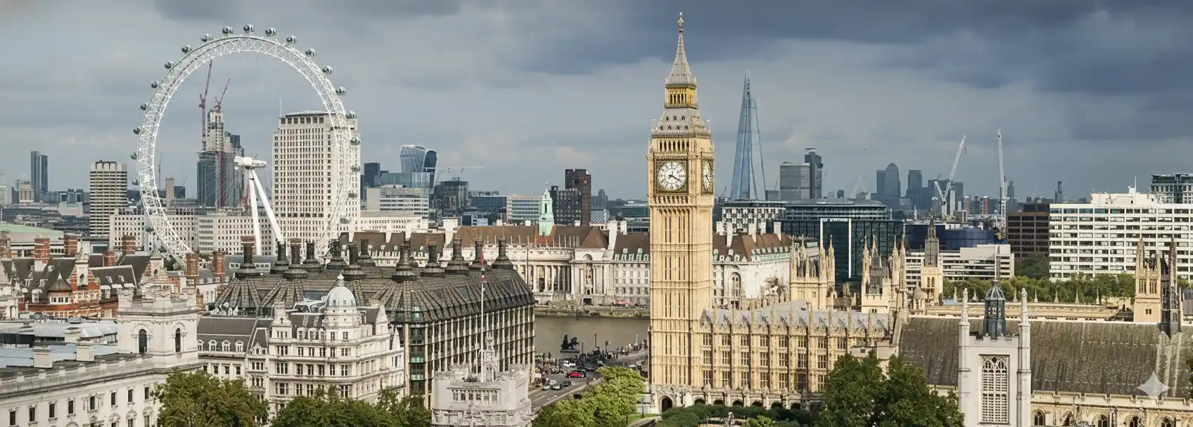  Scenic view of the ocean and mountains from a hilltop, showcasing the natural beauty of the landscape.