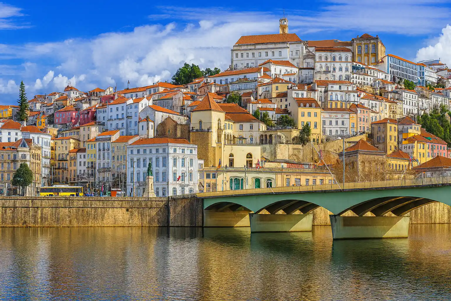  Scenic view of the ocean and mountains from a hilltop, showcasing the natural beauty of the landscape.
