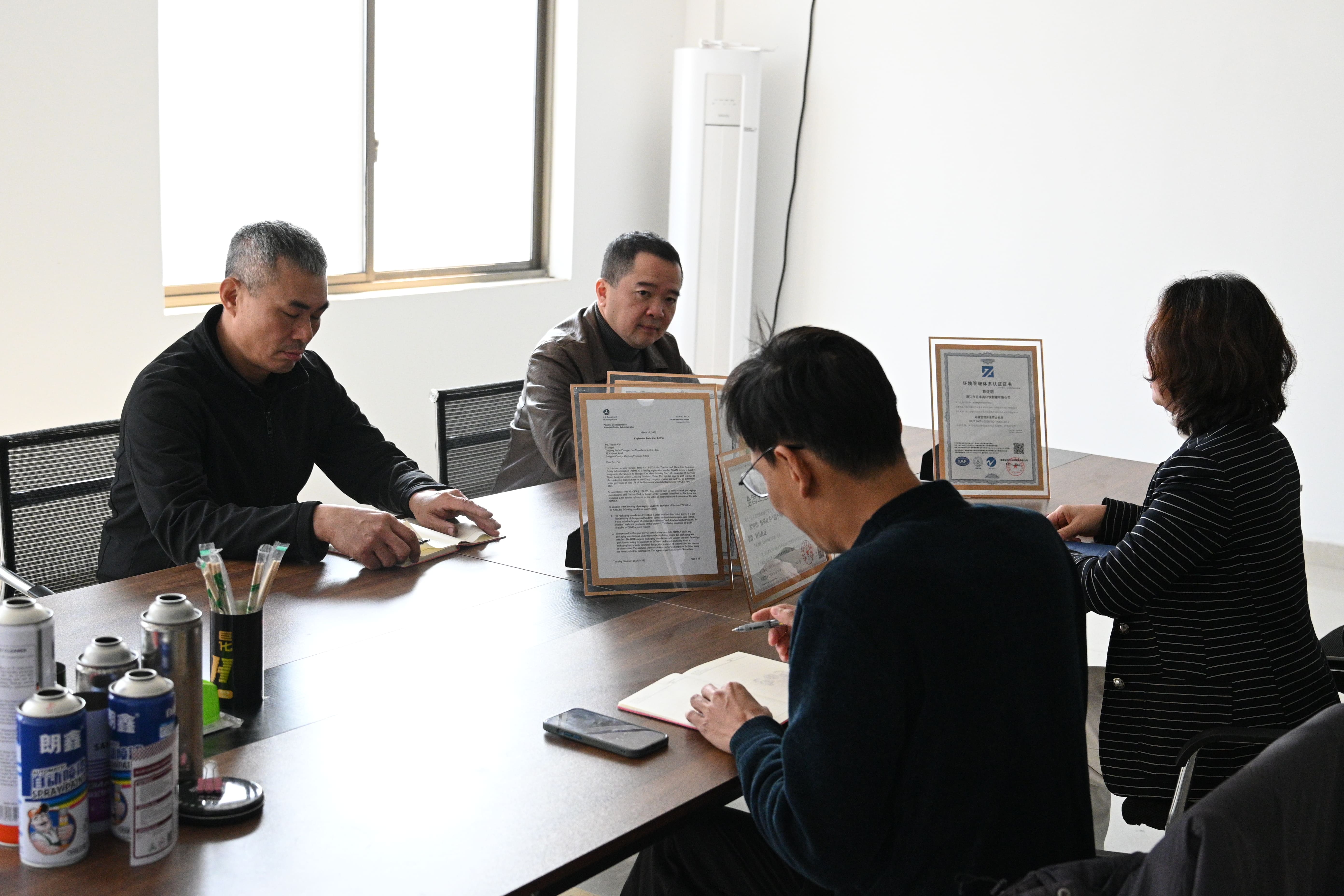 image of assembly process (for a manufacturing plant)