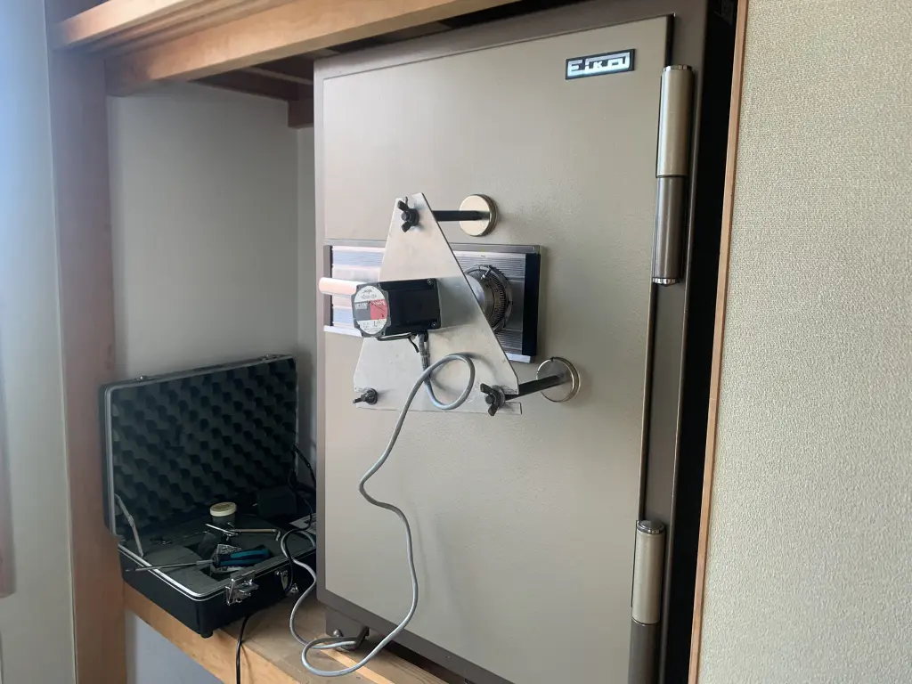 金庫解錠マシン