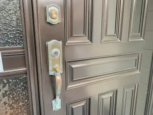 玄関サムラッチ錠施工前-カギの110番(有)防犯システム