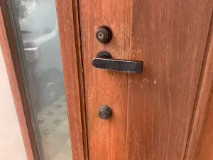 大村市で玄関ドアが開かないトラブルに対応