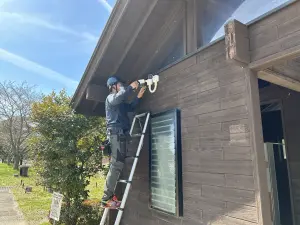 伊万里市の公園トイレに設置した防犯カメラ