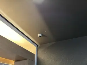 ホテル内の防犯カメラ