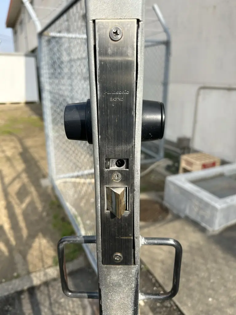 破損した電気錠