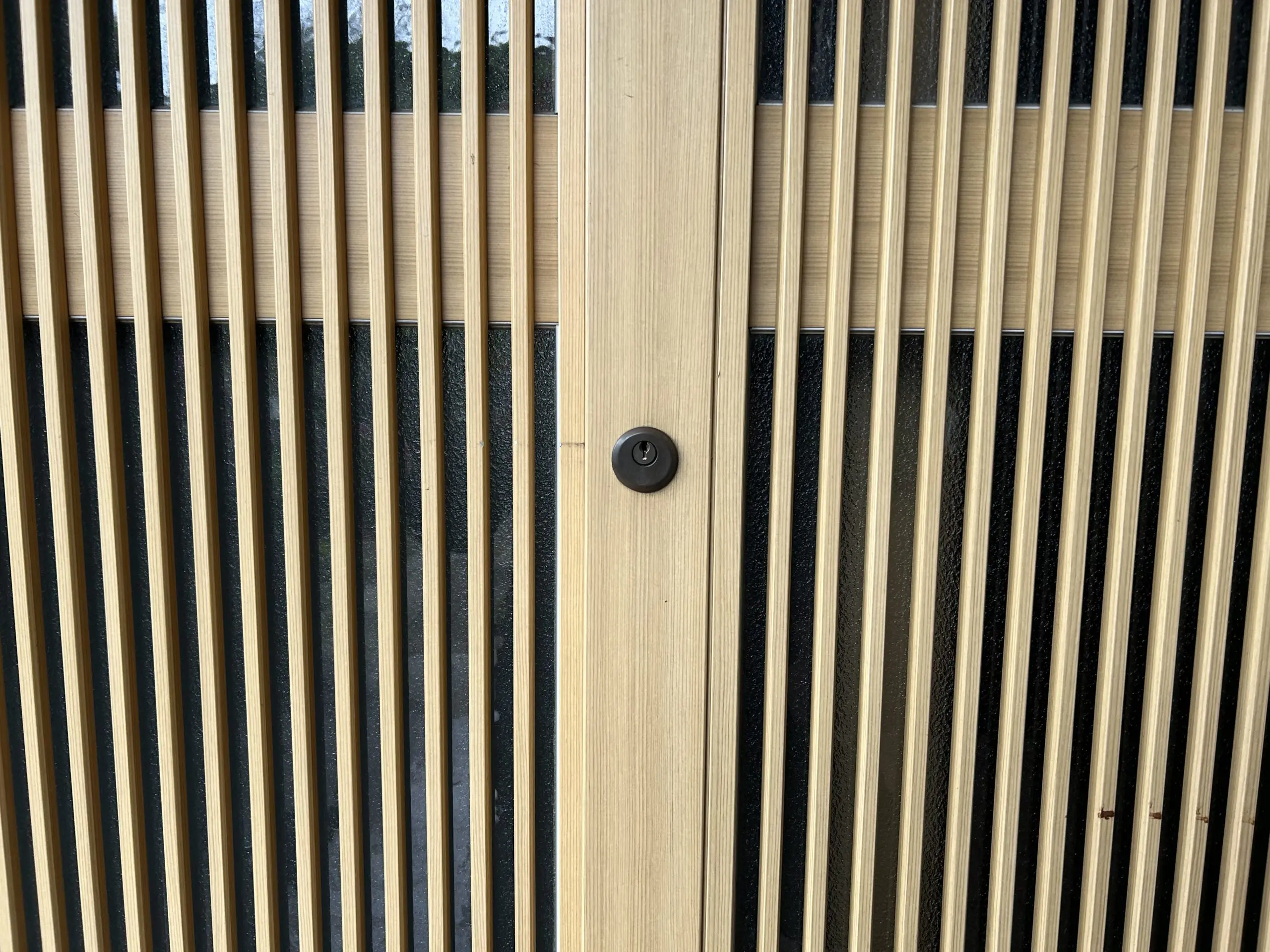 施工前の引き戸鍵（黒髪町）