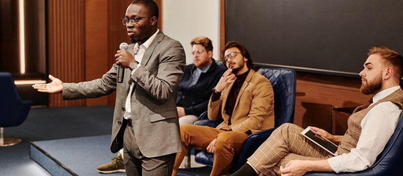 How To Let Go of Your Fear of Public Speaking (5 Steps)