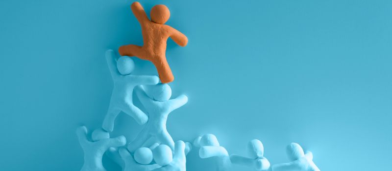 How To Lead a Team (5 Tips)