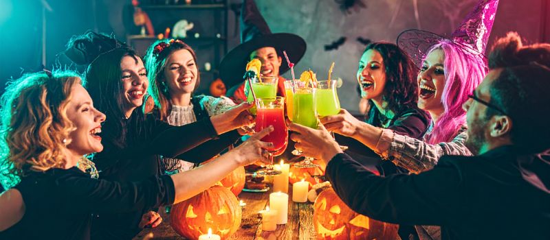 Make Memories: 5 Spooky Activities to Do with Friends on Halloween