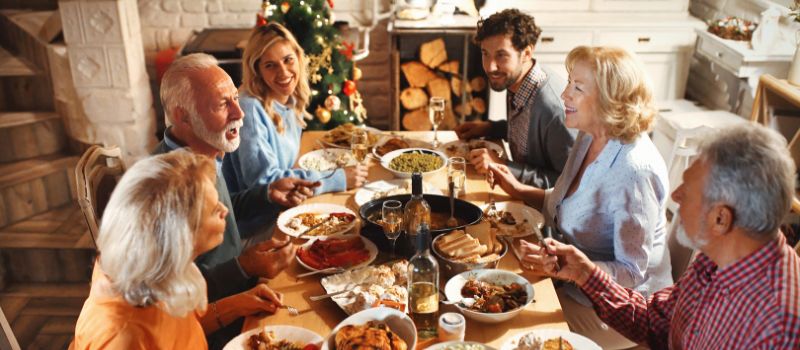 No One Eats Alone: 5 Heartwarming Reasons Sharing Meals Brings Us Closer