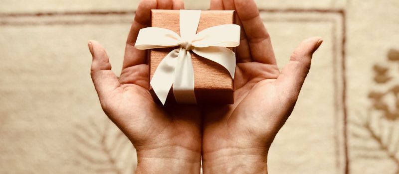 Personalizing Gifts: 5 Steps for Adding a Unique Touch