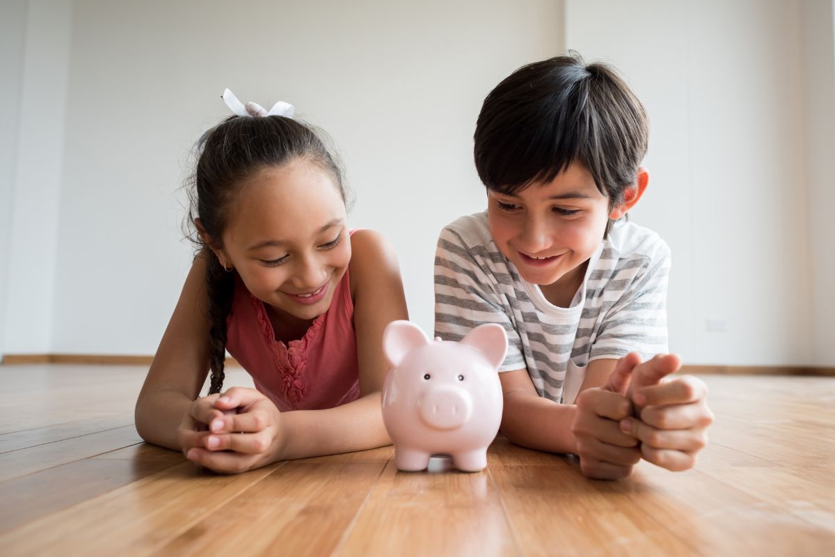Raising Money-Savvy Kids: 7 Fun Ways to Teach Your Children About Saving