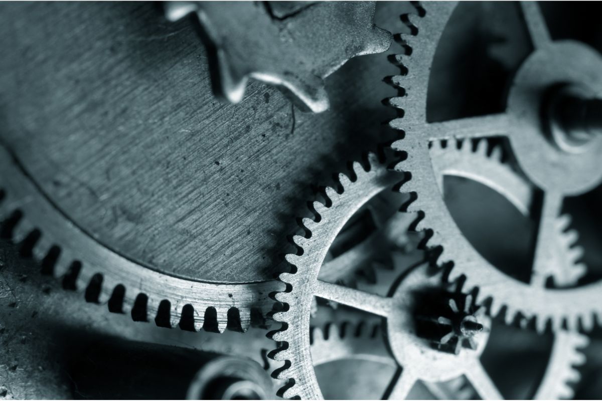 Shifting Gears: The Ultimate Guide To Revamping Your Goals and Living Your Best Life