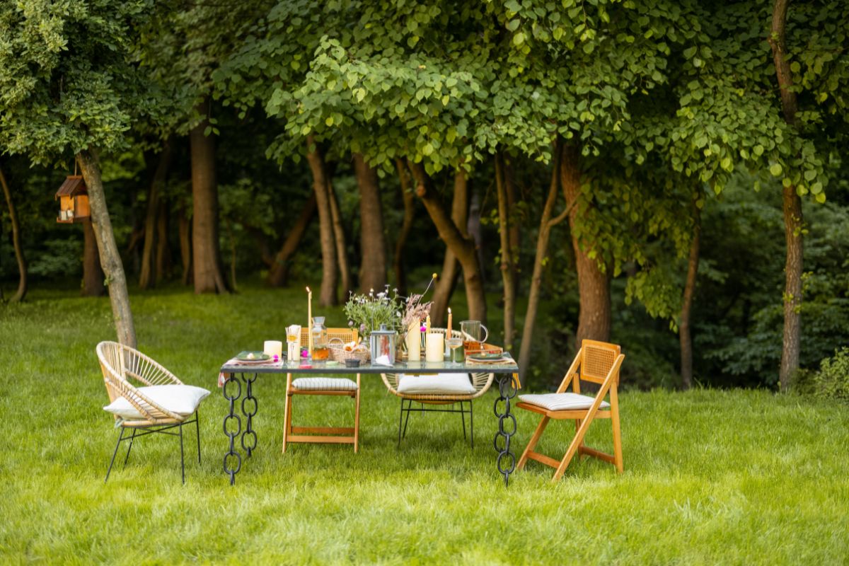 The Benefits of Eating Outside and How It Enhances Your Dining Experience