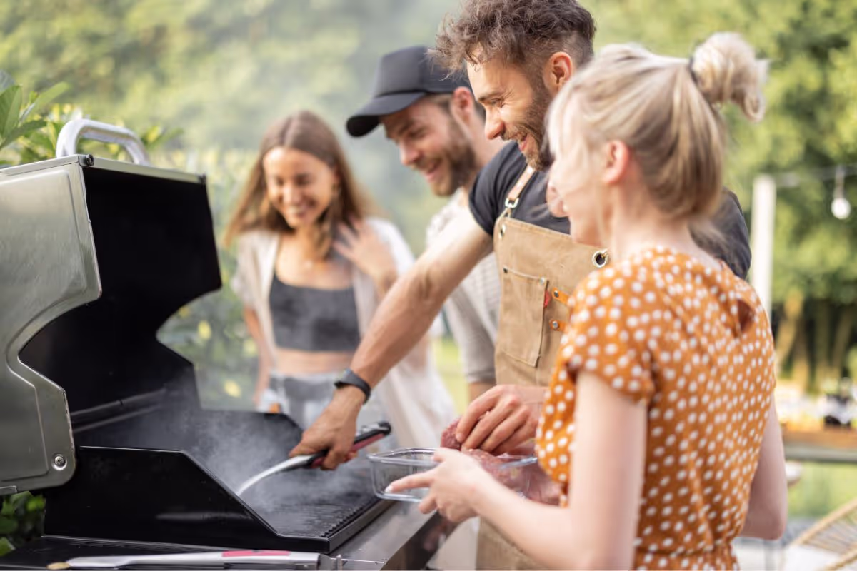 The Ultimate Guide to Hosting a Barbecue Day: Tips and Tricks for a Perfect Cookout