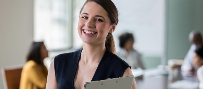 The Ultimate Sidekick: 5 Essential Qualities to Look for in an Assistant