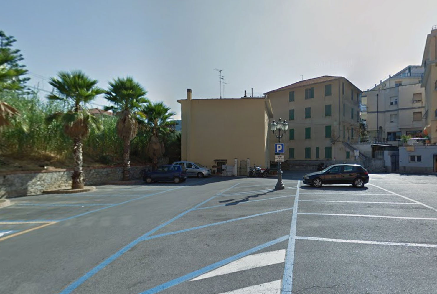 Parking in Laigueglia: where to park your car in summer