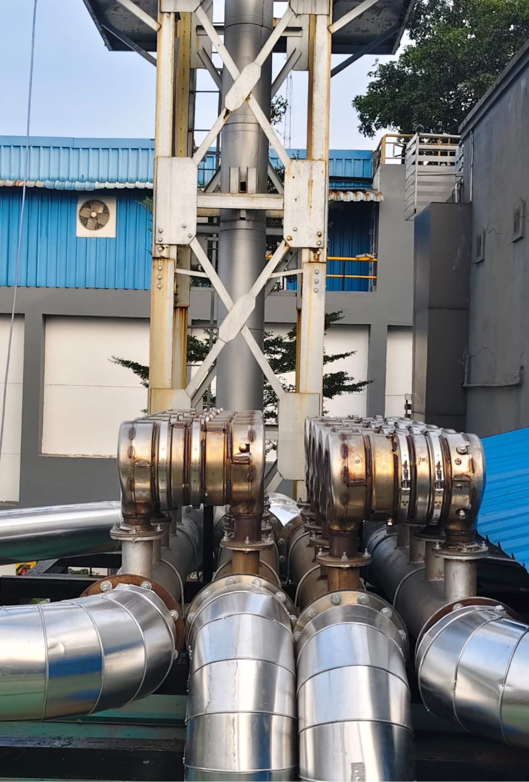 Large industrial green Cummins generator set with cooling fan and control panel.