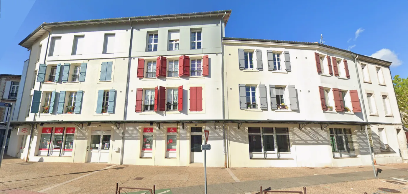 Agen – opération d’îlot après maîtrise foncière publique dans le cadre d’une opération de Résorption d’Habitat Insalubre « Vivien ». le mariage d’immeubles a permis de réorganiser les circulations et d’optimiser les surfaces disponibles, de surélever et de créer des espaces extérieurs privatifs en partie arrière.
