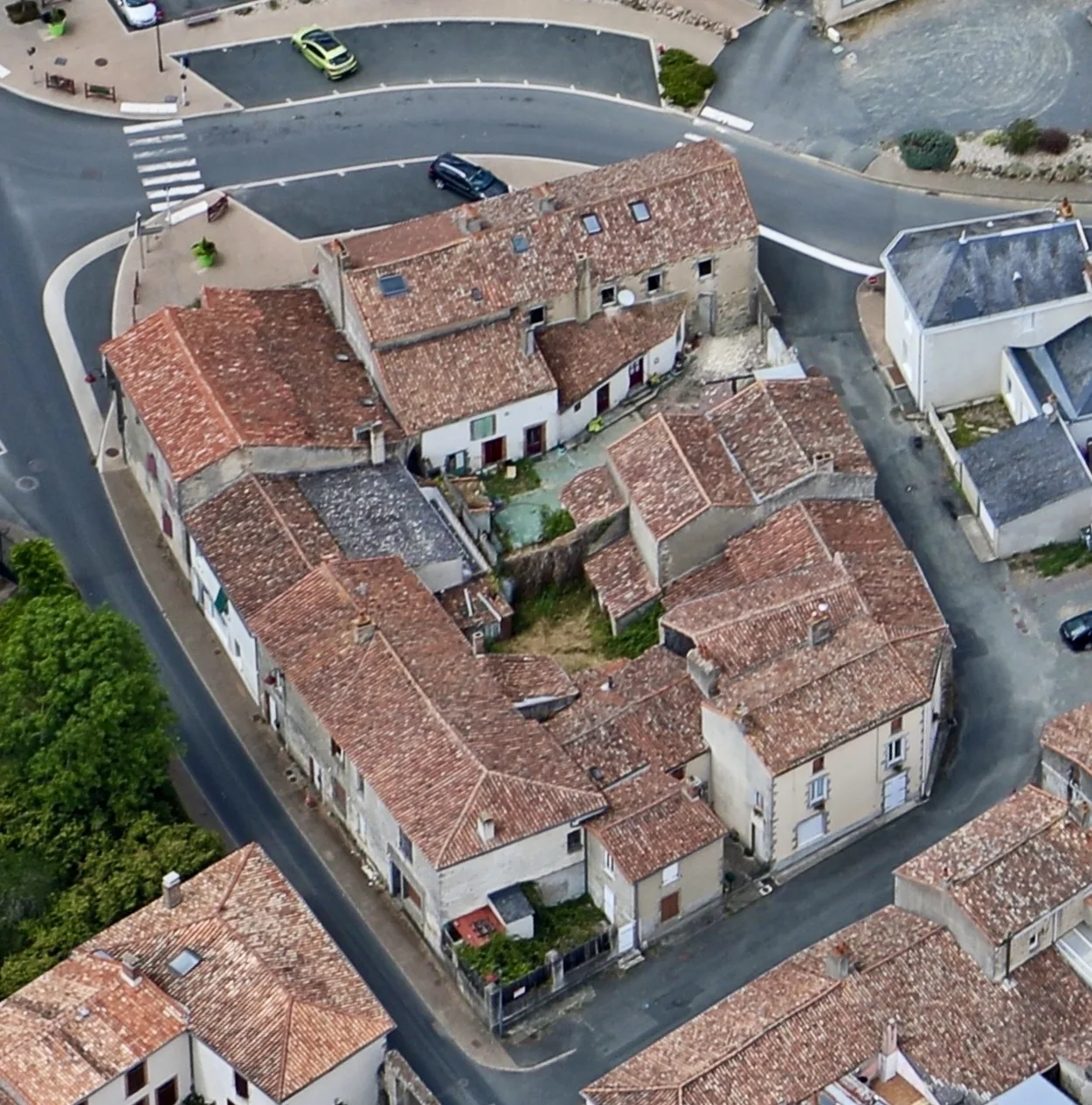 Faye l’Abesse – îlot de cœur de bourg très dégradé où les propriétés sont étroitement imbriquées – étude OPAH Bocage Bressuirais