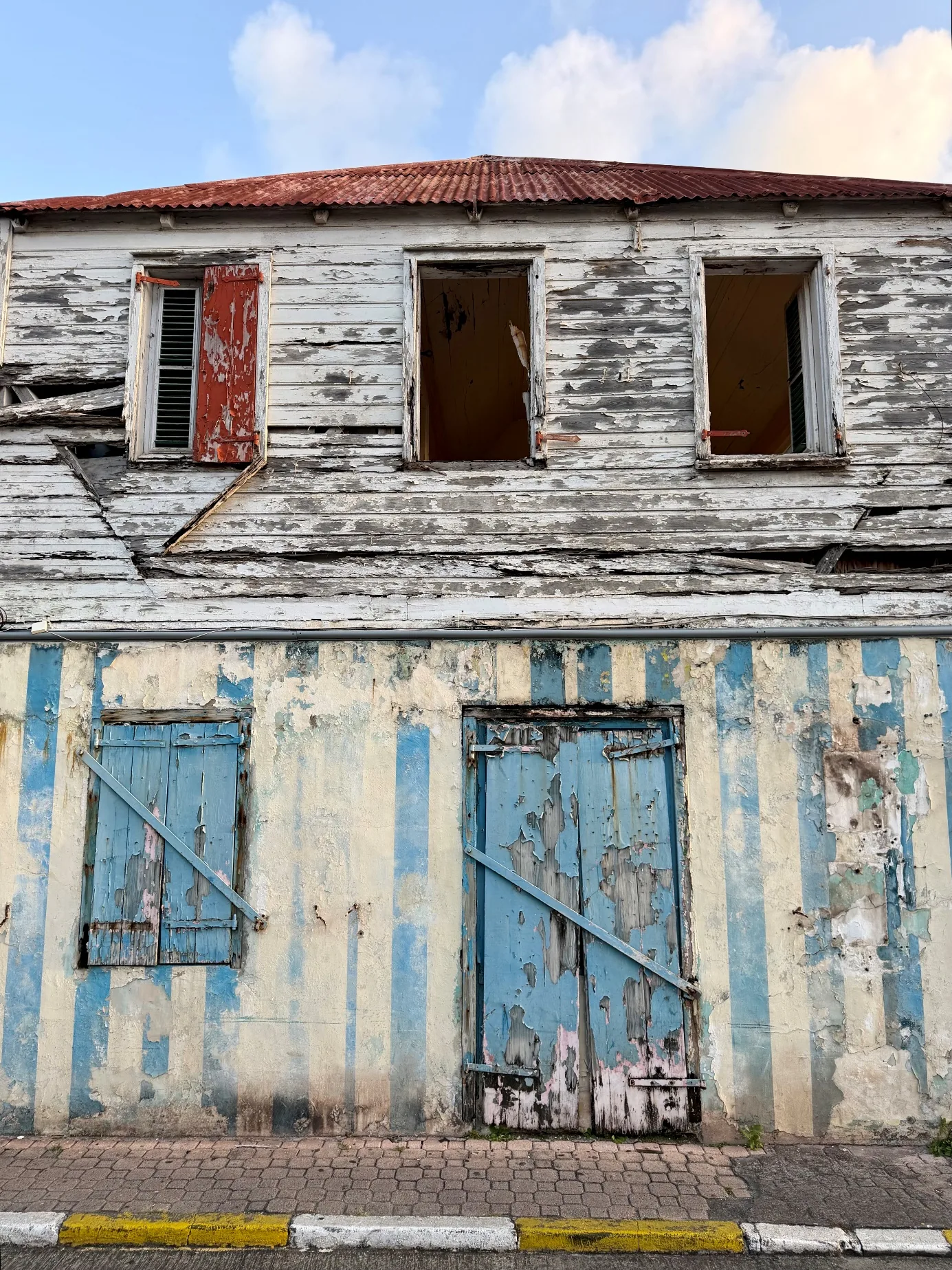 Collectivité de Saint-Martin – étude pré opérationnelle habitat et élaboration d’un observatoire de l’habitat et du foncier - Ville de Marigot – immeuble patrimonial vacant stratégique en état d’abandon