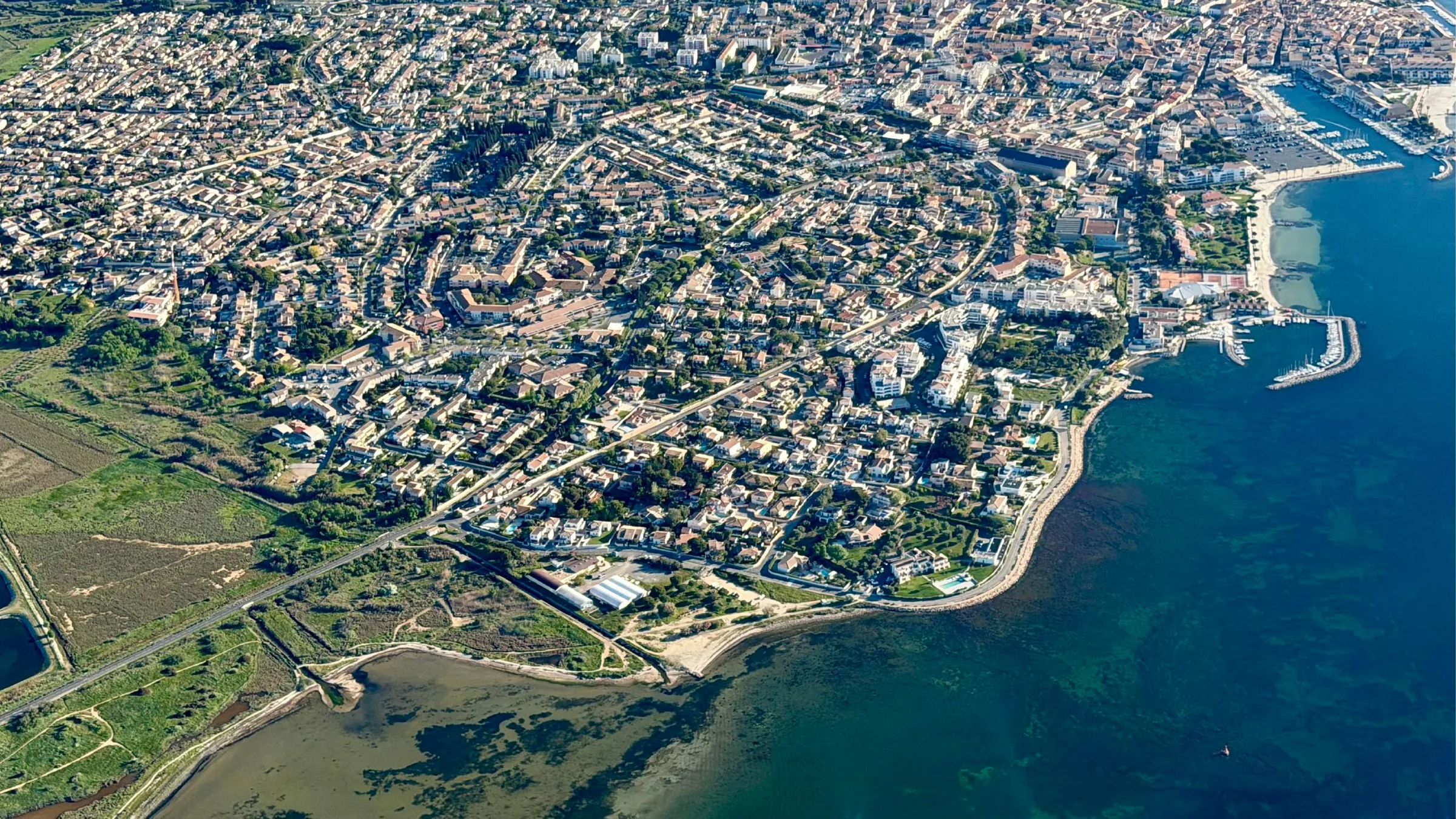Extension urbaine littorale entre étang et mer, Marseillan