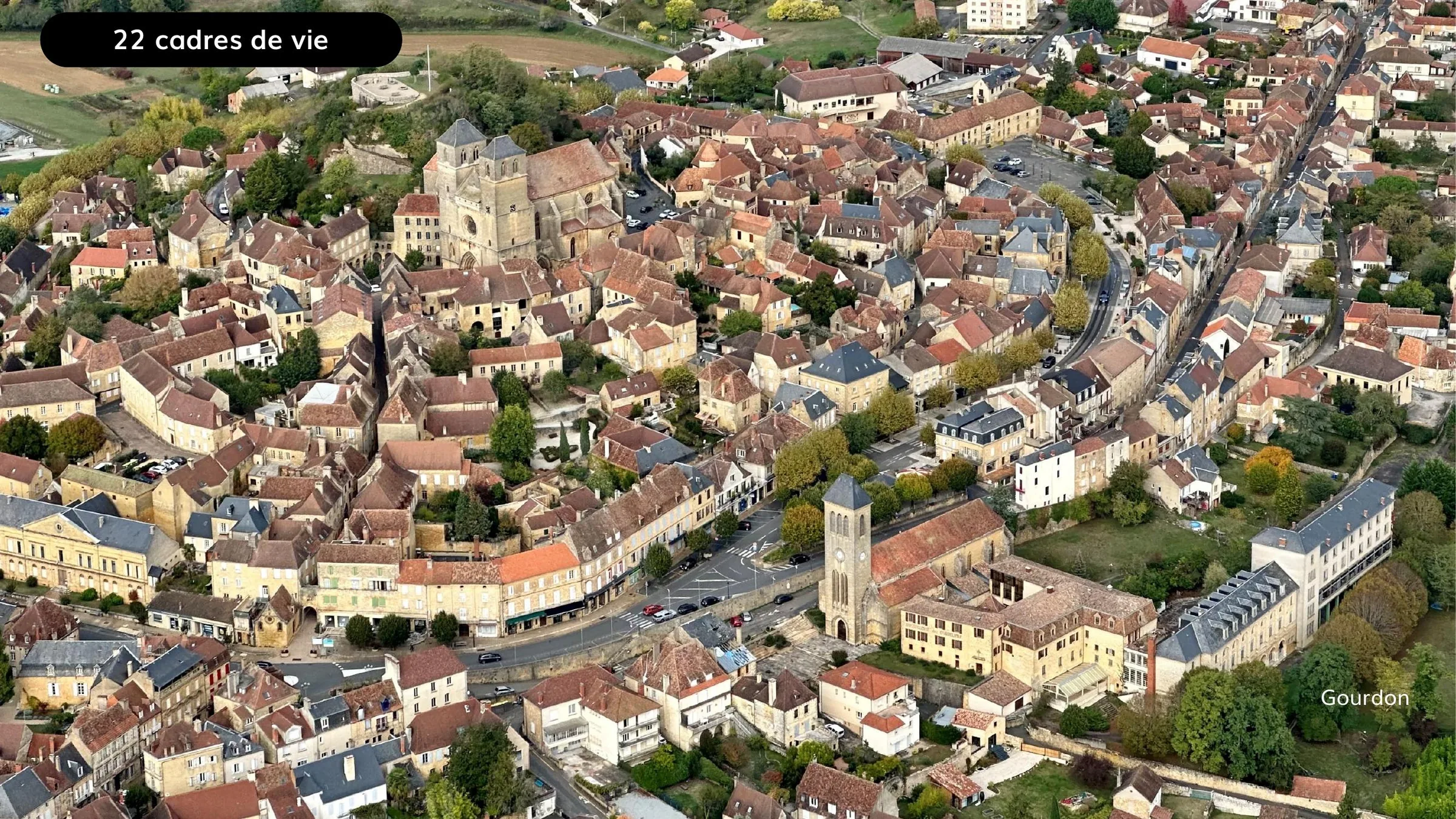 Vue aérienne du centre historique de Gourdon