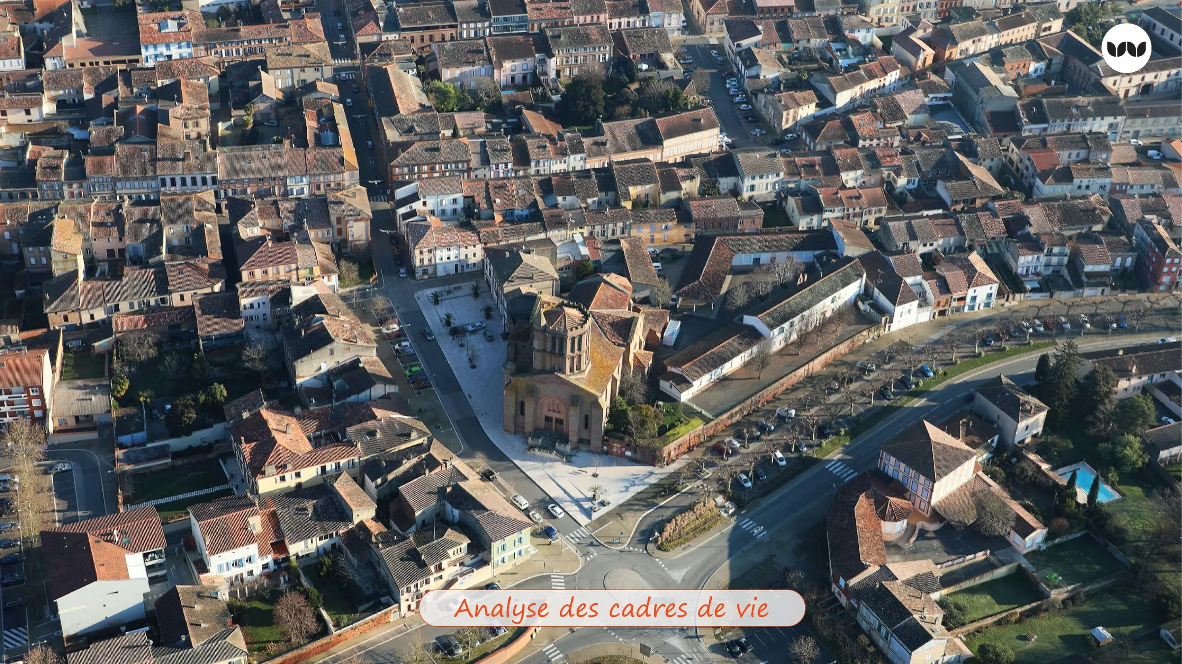 Vue aérienne du centre ancien introduisant l'analyse des cadres de vie