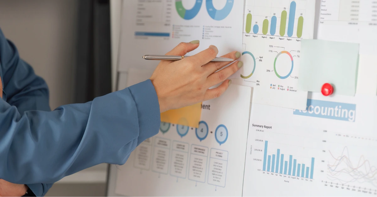 Couverture de marque sur la façon dont Whispli améliore le suivi et le reporting des indicateurs de conformité.