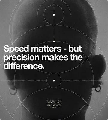 Silhouettenbild einer Person mit Ohrclips vor Zielscheibenlinien und dem Text: ‚Speed matters - but precision makes the difference.‘