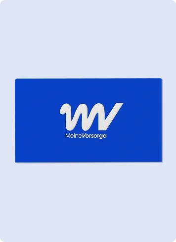 Blaues Rechteck mit weißem Logo und Text 'Meine Vorsorge' auf hellblauem Hintergrund.