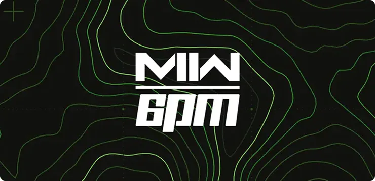 Weißes stilisiertes Logo mit den Buchstaben MIW und darunter 6PM auf dunkelgrünem Hintergrund mit grünen topografischen Linien.