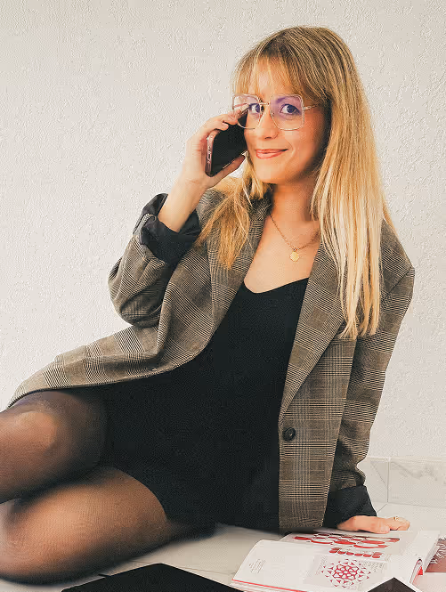 Photo de la fondatrice de Studio Seize Pixels, Webdesigner pour PME Agroalimentaires Lara Pereira Mateus