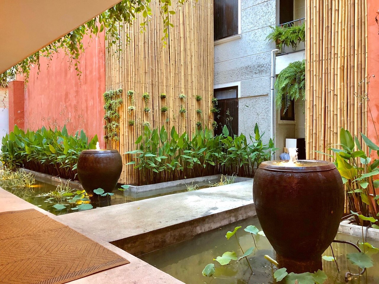 subject/scene: fine dining experience