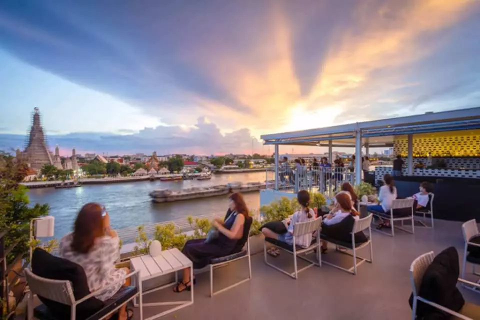 subject/scene: fine dining experience