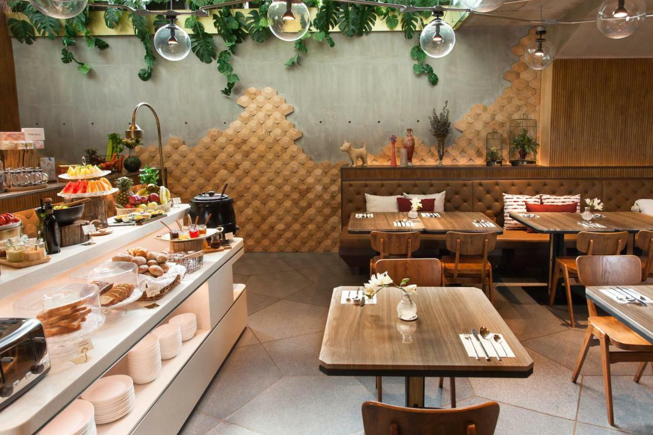 subject/scene: fine dining experience