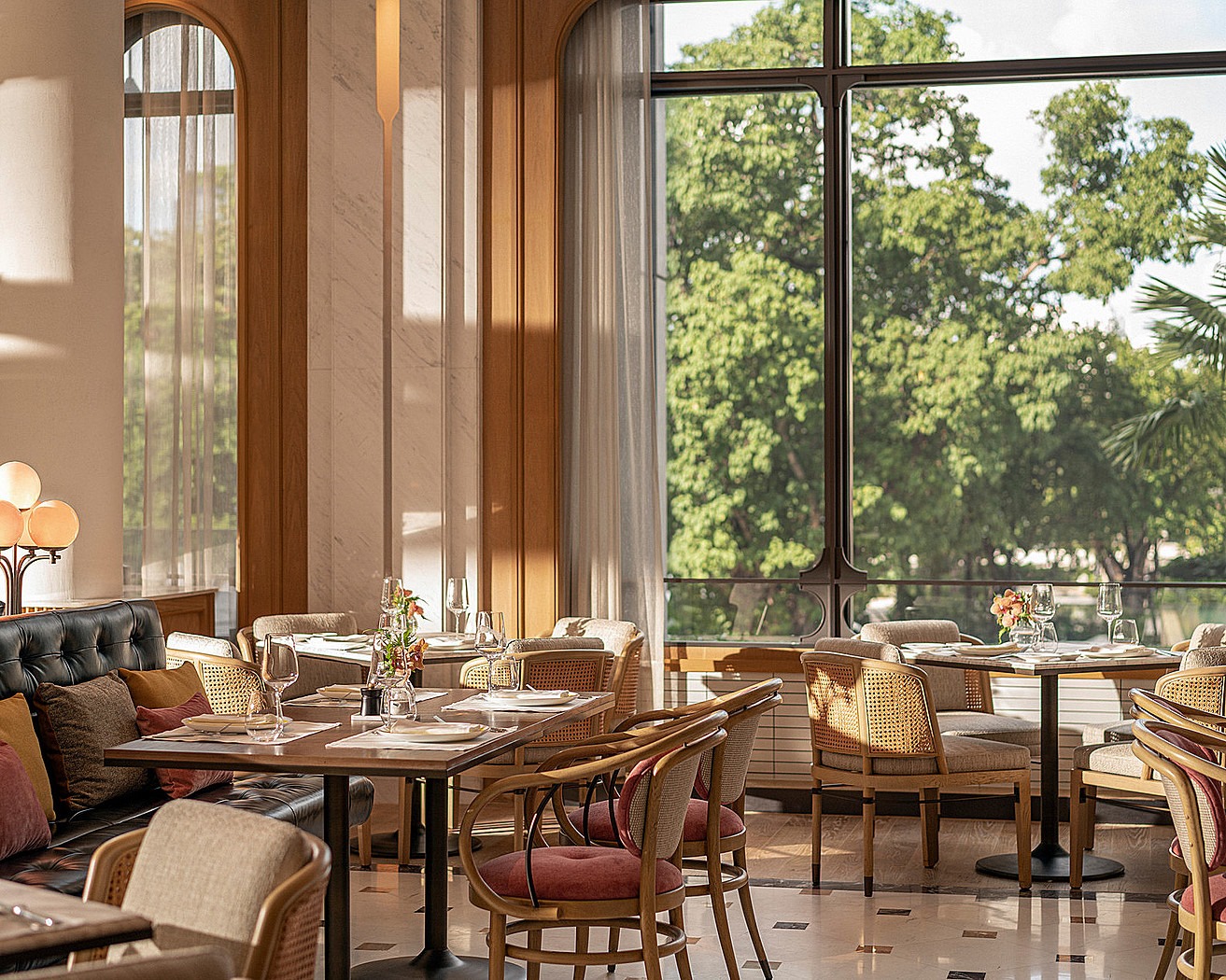 subject/scene: fine dining experience