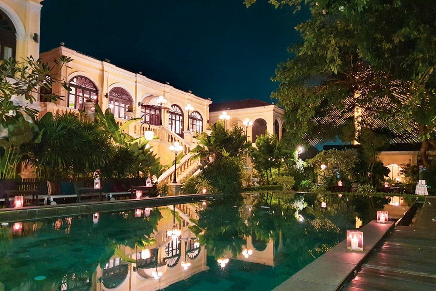 subject/scene: fine dining experience